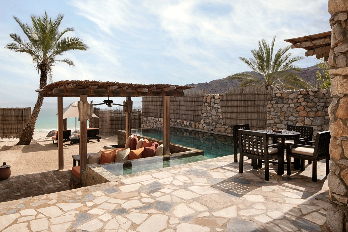 Luxuriöse Strandvilla mit Pool und privater Terrasse im Oman