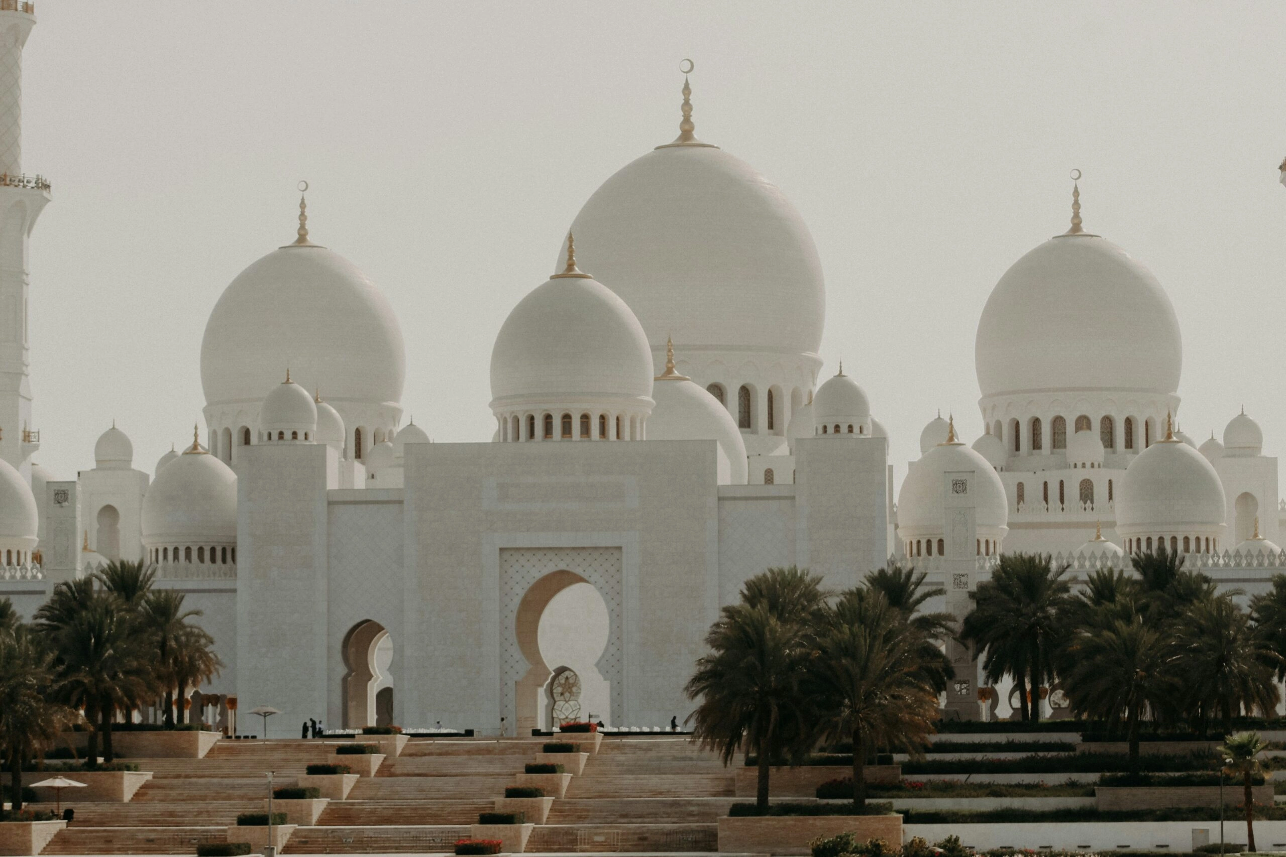 Die Scheich-Zayid-Moschee in Abu Dhabi Luxusreise